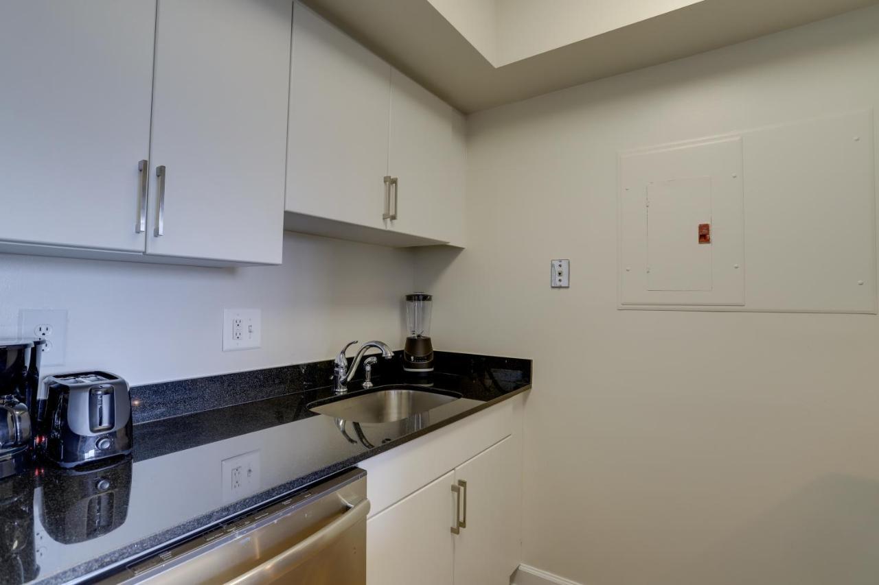 Stylish And Charming Apartment In Pentagon City Арлингтън Екстериор снимка